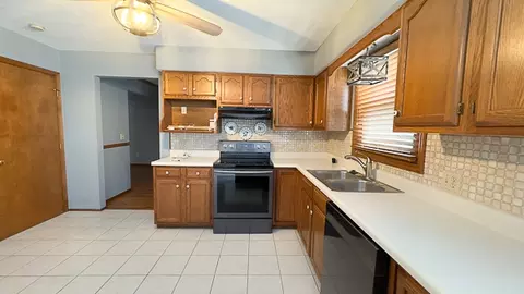 1301 Kenneth Dr, Bloomington, IL 61704 photo 18