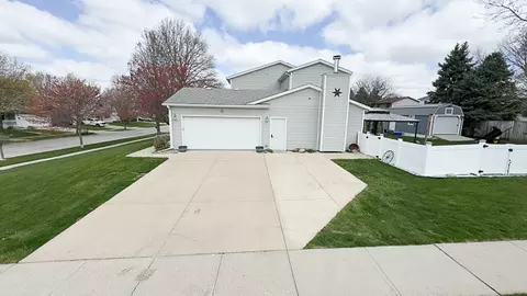 1301 Kenneth Dr, Bloomington, IL 61704 photo 4