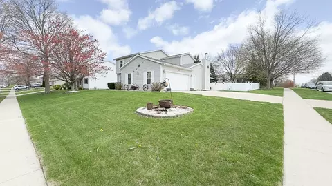 1301 Kenneth Dr, Bloomington, IL 61704