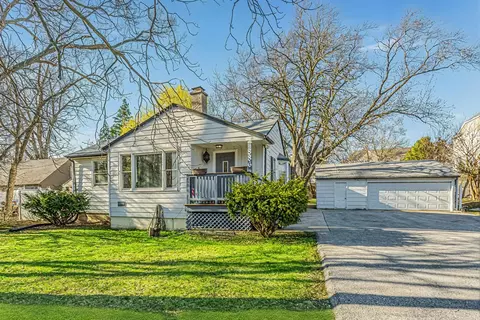 886 W Palatine Rd, Palatine, IL 60067