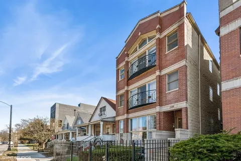 2249 W Foster Ave #2, Chicago, IL 60625