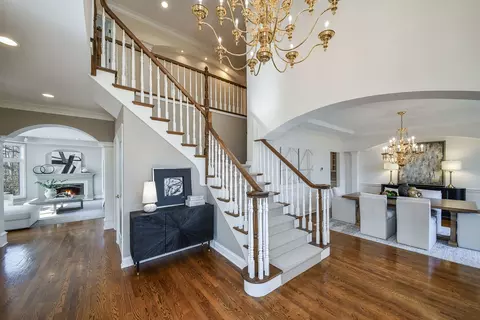 7 Muirfield Cir, Wheaton, IL 60189 photo 2
