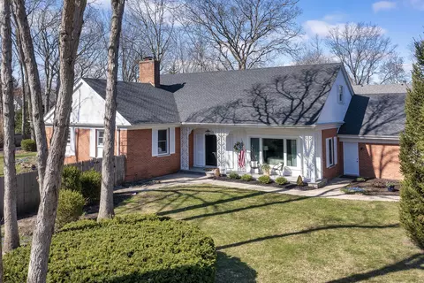 805 Longwood Dr, Lake Forest, IL 60045