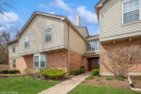 109 White Oak Ct #7, Schaumburg, IL 60195