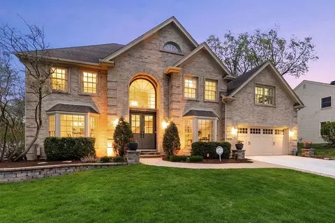 6 S223 New Castle Rd, Naperville, IL 60540