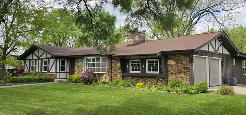 222 Frances Ln, Barrington, IL 60010