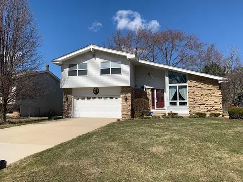 413 Brittany Ln, Lindenhurst, IL 60046