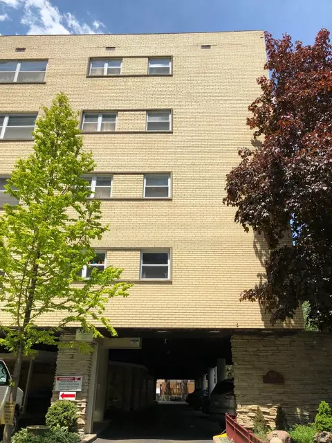 530 W Barry Ave #5D, Chicago, IL 60657
