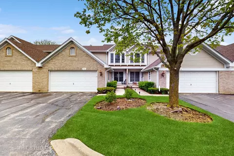 780 Regency Park Dr, Crystal Lake, IL 60014