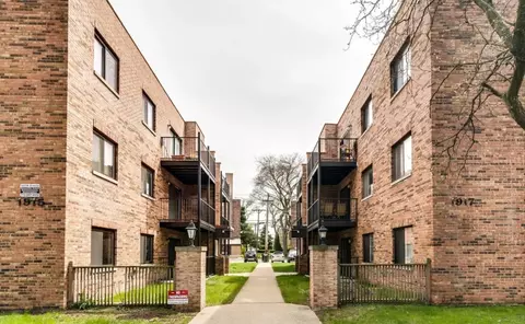 1917 W Granville Ave #302, Chicago, IL 60660