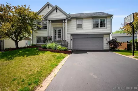 19 Vernon Ct, South Elgin, IL 60177