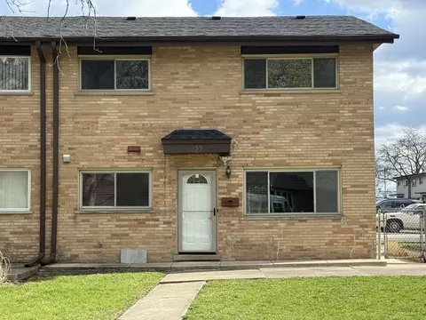 255 Dover Dr, Des Plaines, IL 60018