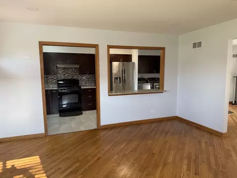 Living - 255 Dover Dr, Des Plaines, IL 60018 photo 2 of 4