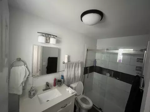 Bath - 7500 W 58th Pl, Summit, IL 60501 photo 2 of 2