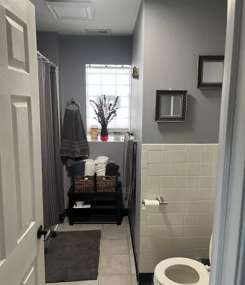 Bath - 7500 W 58th Pl, Summit, IL 60501 photo 1 of 2