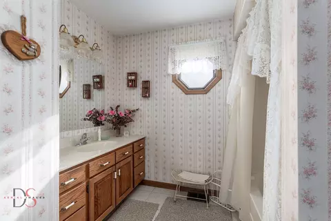 Bath - 4610 Shady Ln, Morris, IL 60450 photo 4 of 5