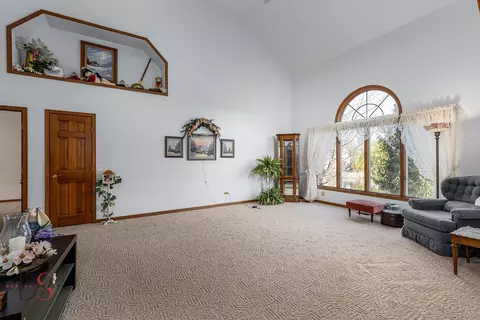 Living - 4610 Shady Ln, Morris, IL 60450 photo 2 of 5
