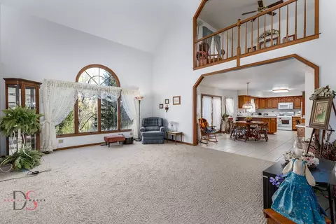 Living - 4610 Shady Ln, Morris, IL 60450 photo 1 of 5