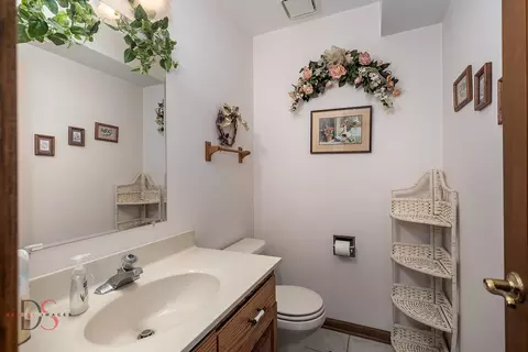 Bath - 4610 Shady Ln, Morris, IL 60450 photo 1 of 5