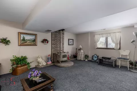 Living - 4610 Shady Ln, Morris, IL 60450 photo 4 of 5