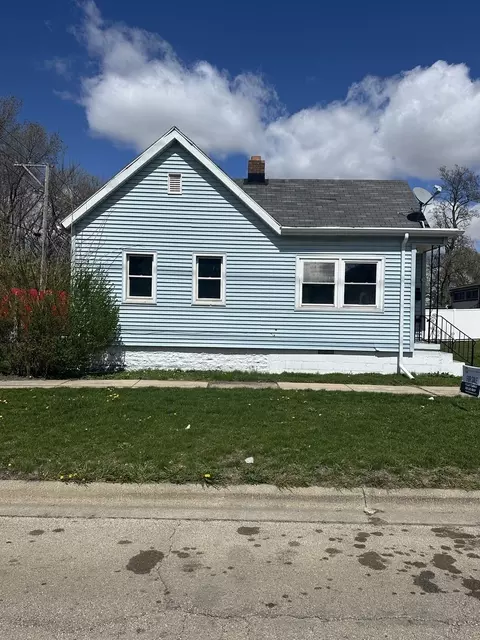 367 E Locust St, Kankakee, IL 60901 photo 2