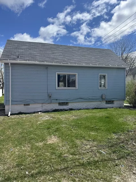 367 E Locust St, Kankakee, IL 60901 photo 3