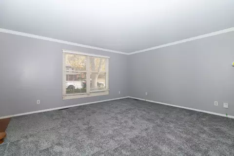 7 Kenfield Cir, Bloomington, IL 61704 photo 4