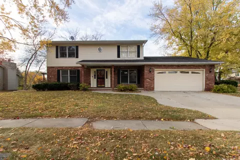 7 Kenfield Cir, Bloomington, IL 61704