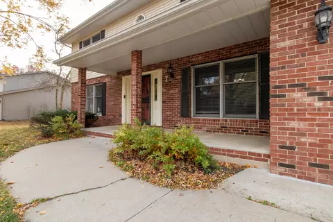 7 Kenfield Cir, Bloomington, IL 61704 photo 2