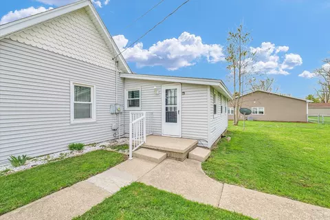 Exterior - 207 E Madison St, Homer, IL 61849 photo 5 of 8