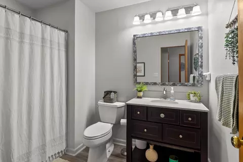 Bath - 12520 Greensview Cir, Roscoe, IL 61073 photo 2 of 3