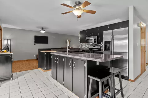 Kitchen - 12520 Greensview Cir, Roscoe, IL 61073 photo 2 of 4