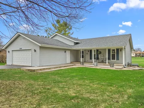 Exterior - 12520 Greensview Cir, Roscoe, IL 61073 photo 1 of 12