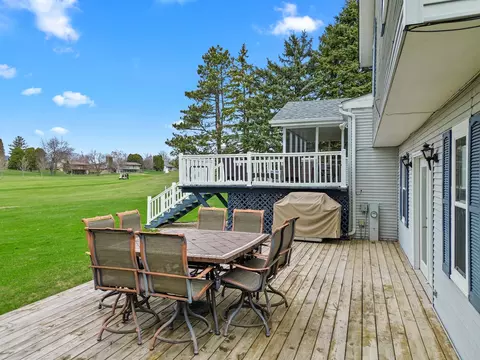 Exterior - 12520 Greensview Cir, Roscoe, IL 61073 photo 7 of 12