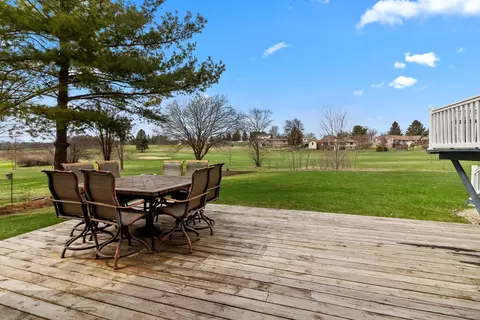 Exterior - 12520 Greensview Cir, Roscoe, IL 61073 photo 5 of 12
