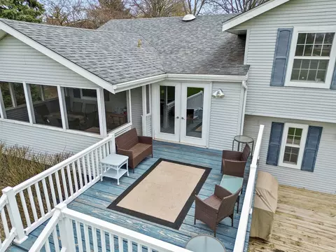 Exterior - 12520 Greensview Cir, Roscoe, IL 61073 photo 9 of 12