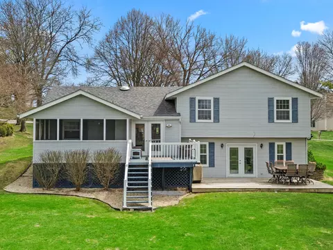 12520 Greensview Cir, Roscoe, IL 61073