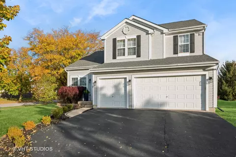 1838 Clarendon Ln, Aurora, IL 60504