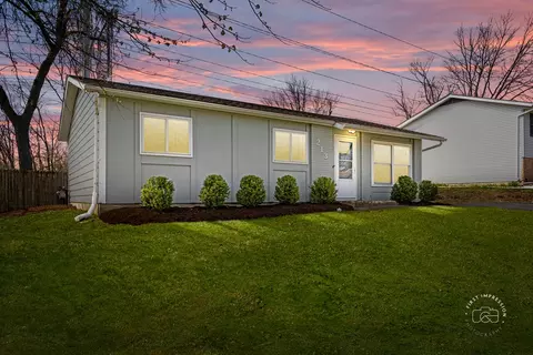 213 Valley Dr, Bolingbrook, IL 60440