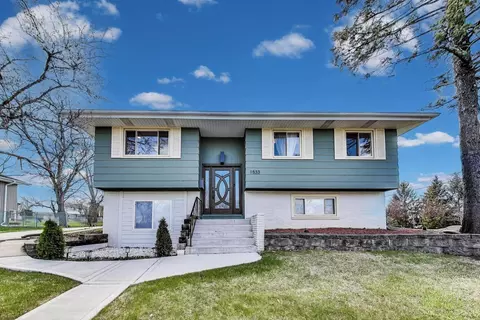 1533 Hartmann Dr, Schaumburg, IL 60193