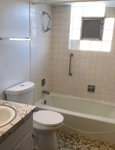 Bath - 6019 S Archer Ave #2S, Chicago, IL 60638 photo 1 of 1