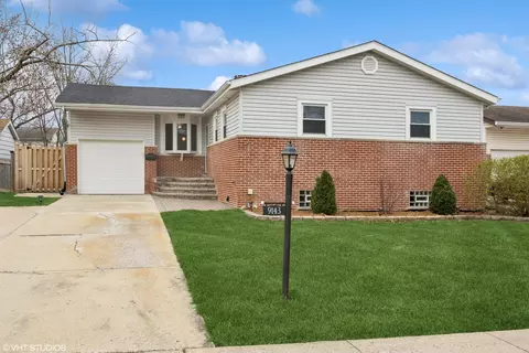 9143 Beechnut Rd, Hickory Hills, IL 60457