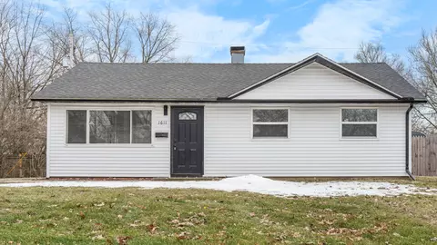 Exterior - 1611 Williamsburg Dr, Champaign, IL 61821 photo 3 of 4