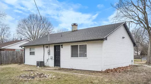 Exterior - 1611 Williamsburg Dr, Champaign, IL 61821 photo 4 of 4