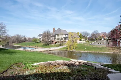 701 Kenmare Dr, Burr Ridge, IL 60527 photo 4