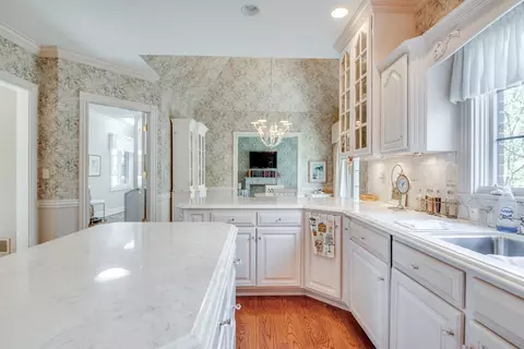 701 Kenmare Dr, Burr Ridge, IL 60527 photo 16