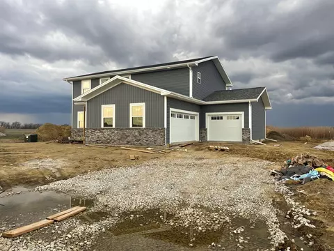 101 Blueboy, Downs, IL 61736