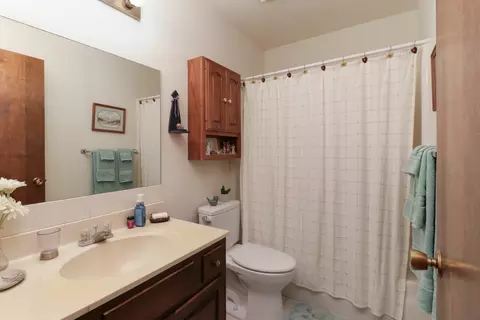 Bath - 34 Pembrook Cir, Bloomington, IL 61704 photo 2 of 2