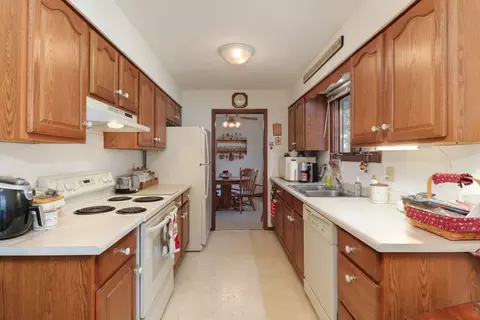 Kitchen - 34 Pembrook Cir, Bloomington, IL 61704 photo 1 of 2