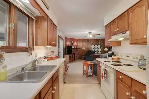 Kitchen - 34 Pembrook Cir, Bloomington, IL 61704 photo 2 of 2